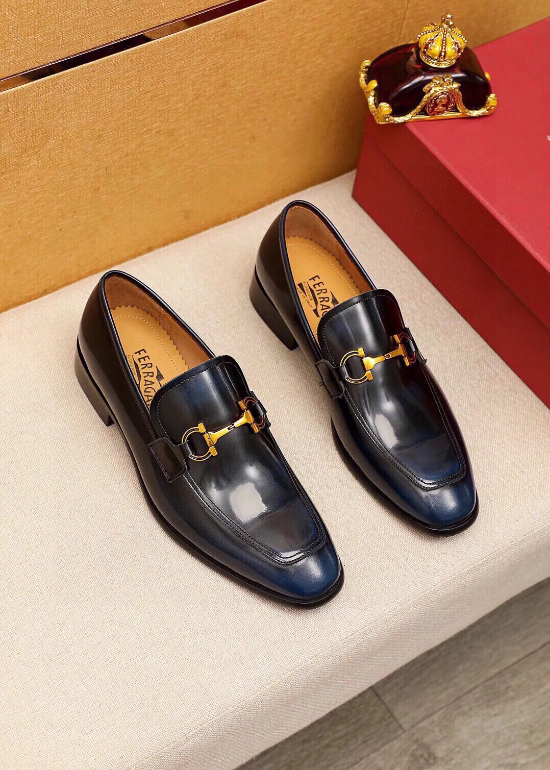 Men's shoes 💰520 💐 Product trademark: Ferragamo "Ferragamo" casual leather shoes Regular size: 38-44 (45🉑️customized) Product materials: Selected imported first-layer open-edge beaded cowhide upper + original hardware buckle, imported water-dyed cowhide leather lining. Strong three-dimensional visual effect, combined outsole Color: 3⃣️colors available